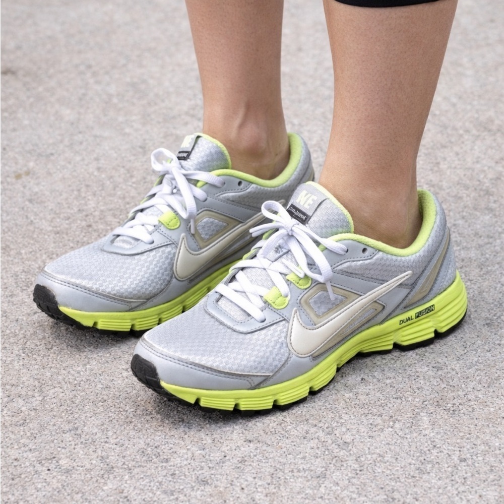 EUC WOMEN’S 11.5 NIKE DUAL FUSION ST TENNIS SHOES